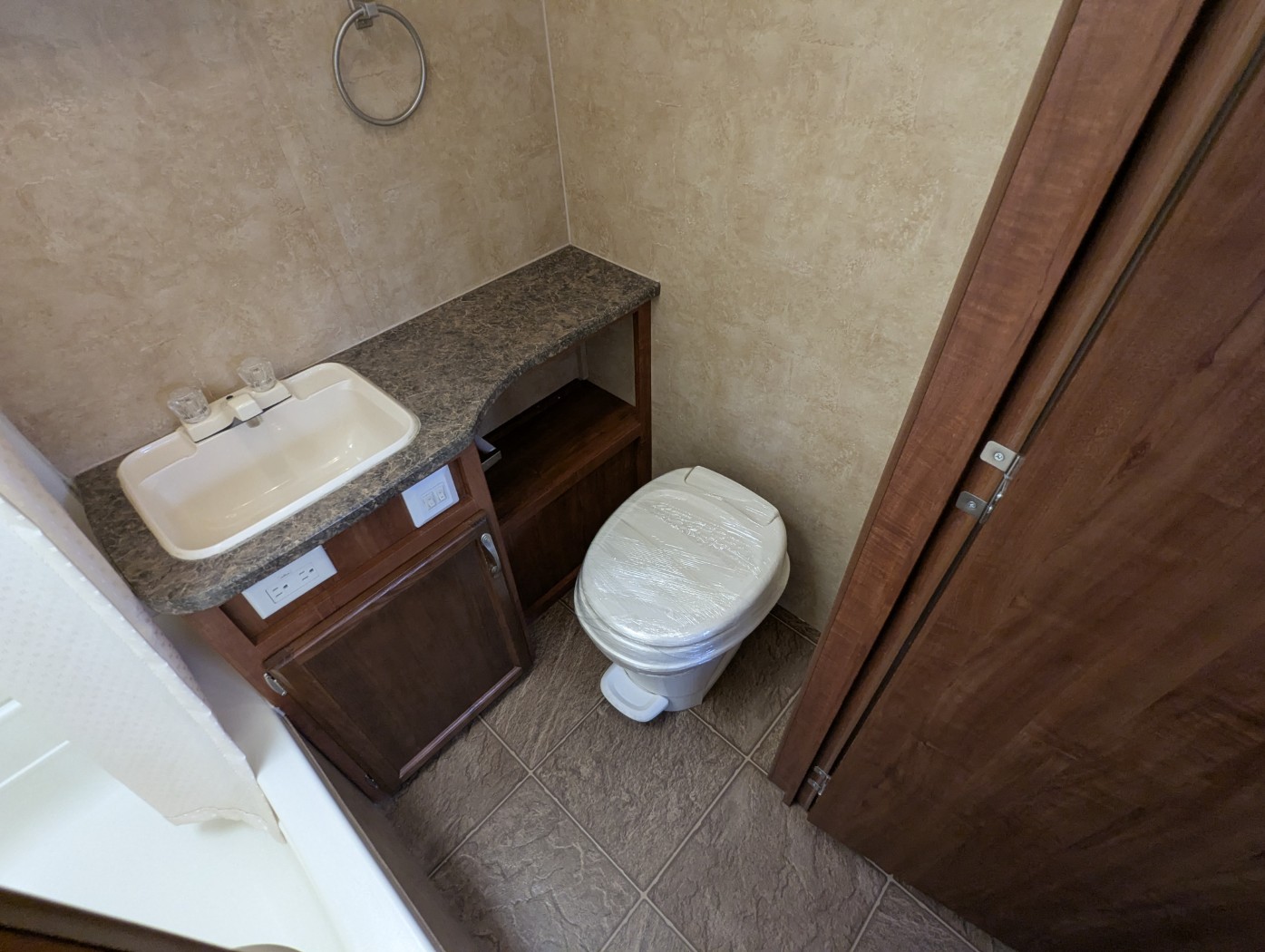 2011 JAYCO JAYFEATHER X213 - Image 14