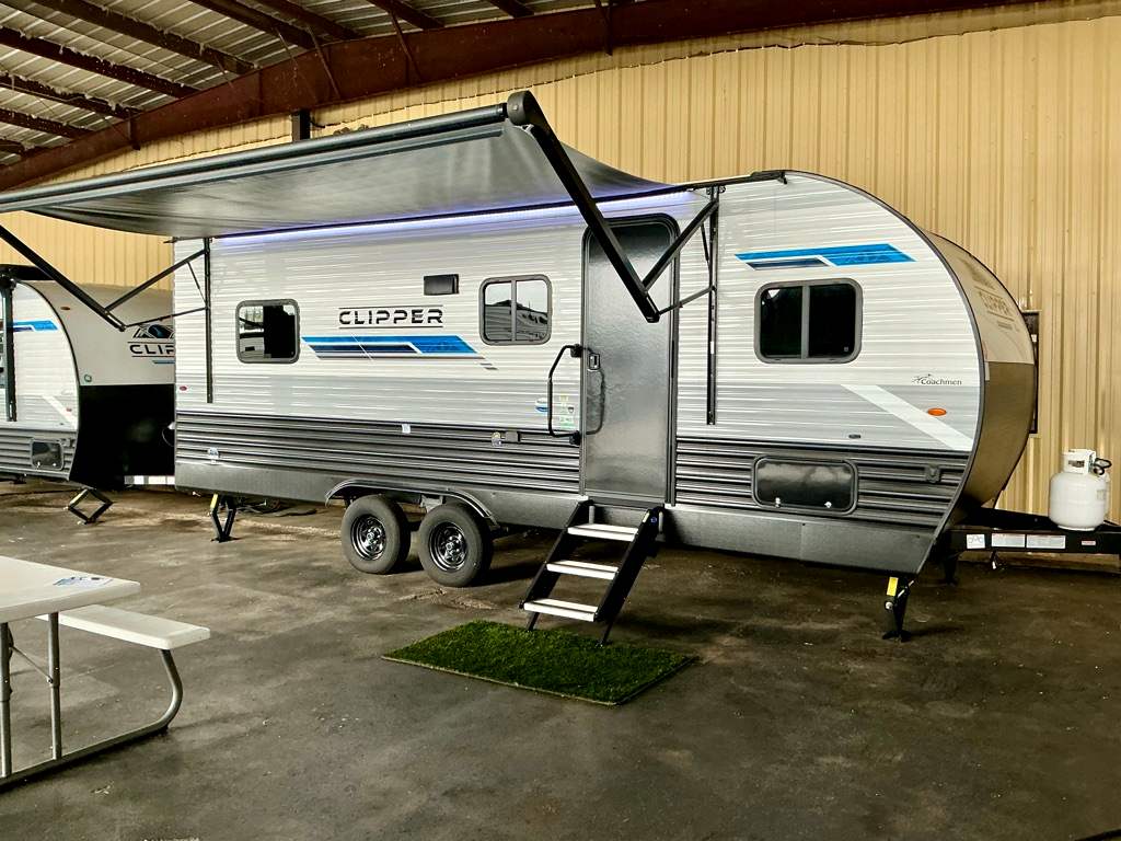 2024 COACHMEN 252DBUS - Image 2