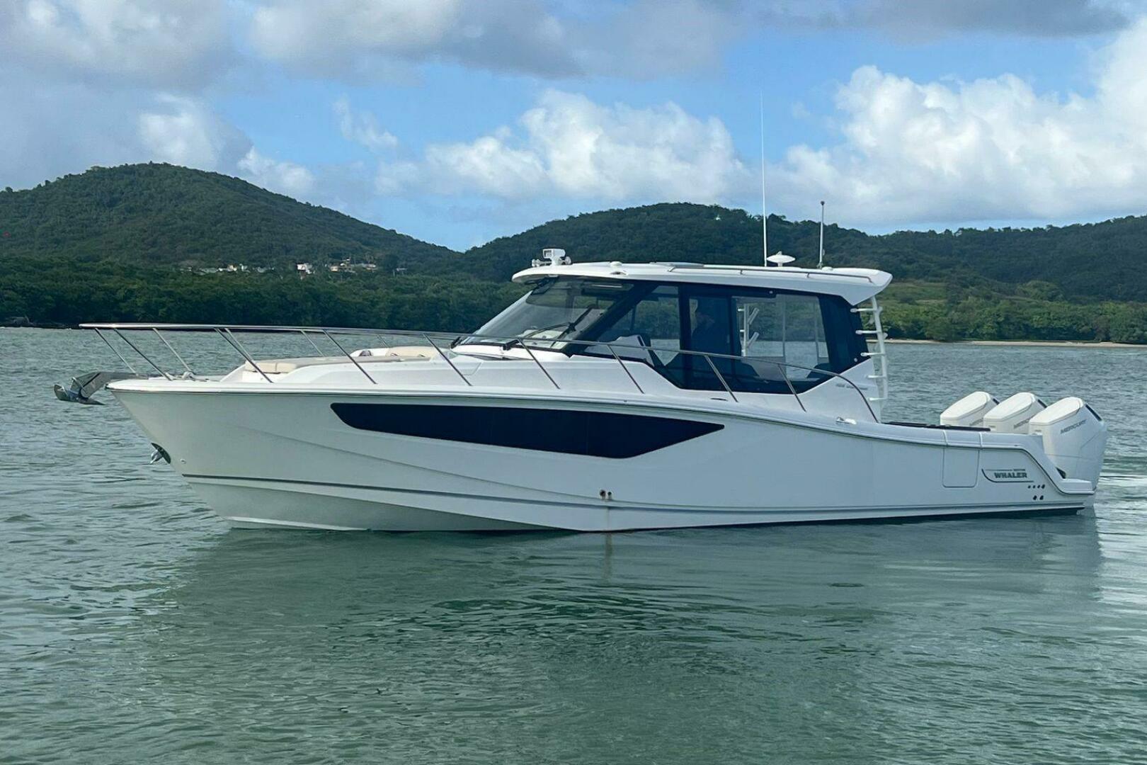 2022 Boston Whaler Conquest 405 - Image 2