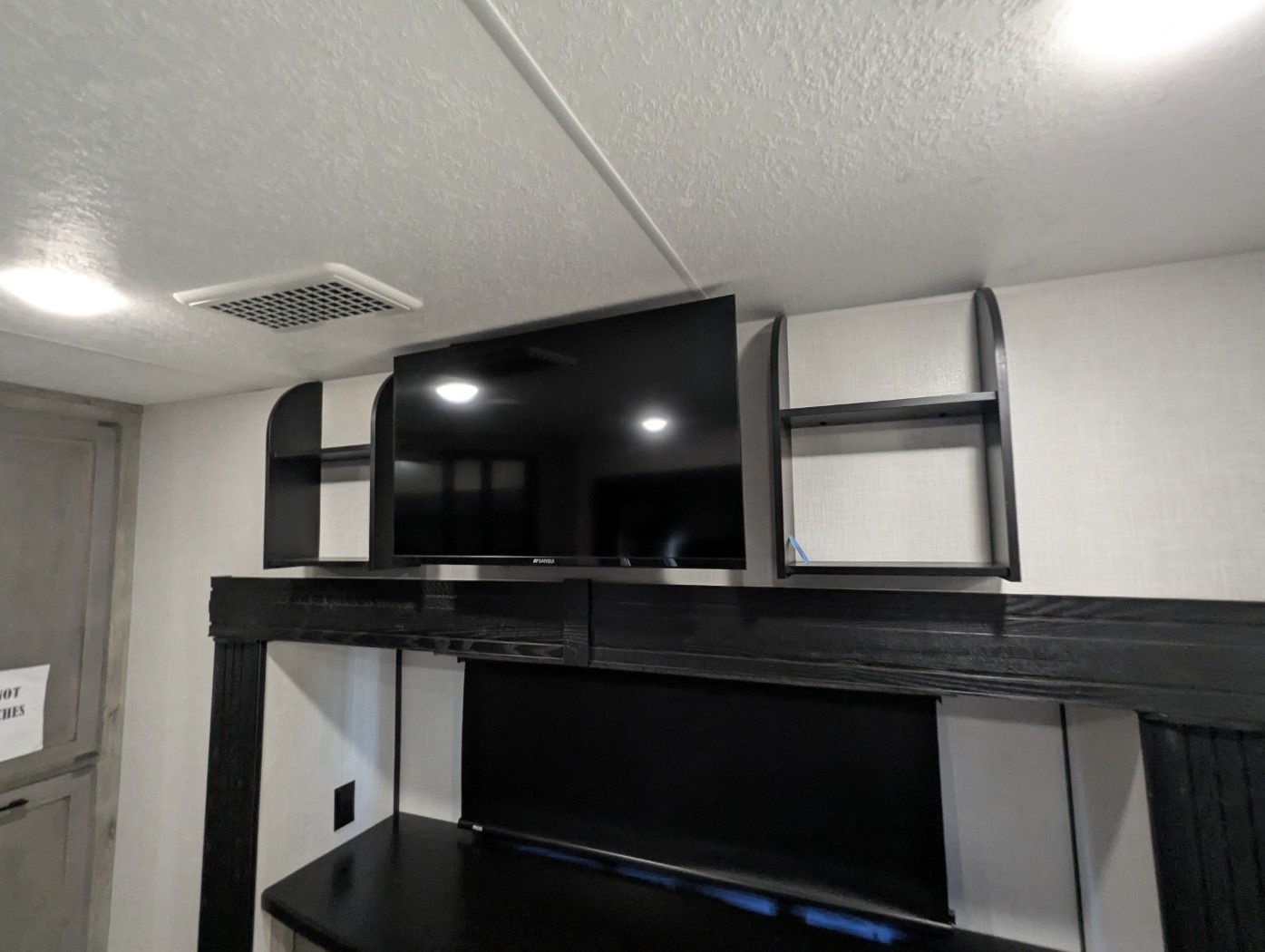 2023 KZ RV Durango Gold G383RLQ - Image 39