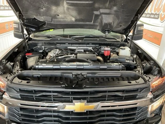 2025 Chevrolet Silverado 2500HD 4WD Crew Cab 159" LT - Image 11