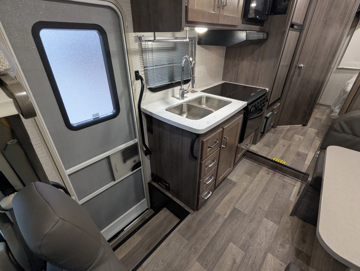 2022 Winnebago Minnie Winnie 22M - Image 11