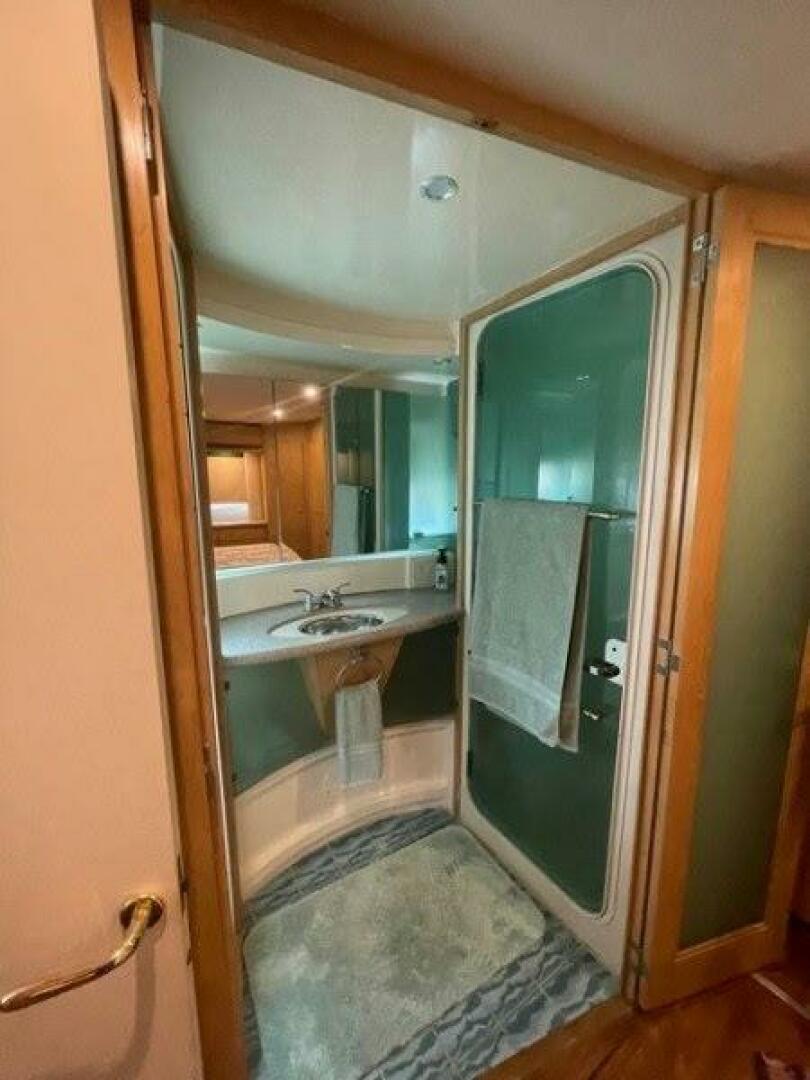 1996 Carver 455 Aft Cabin - Image 14