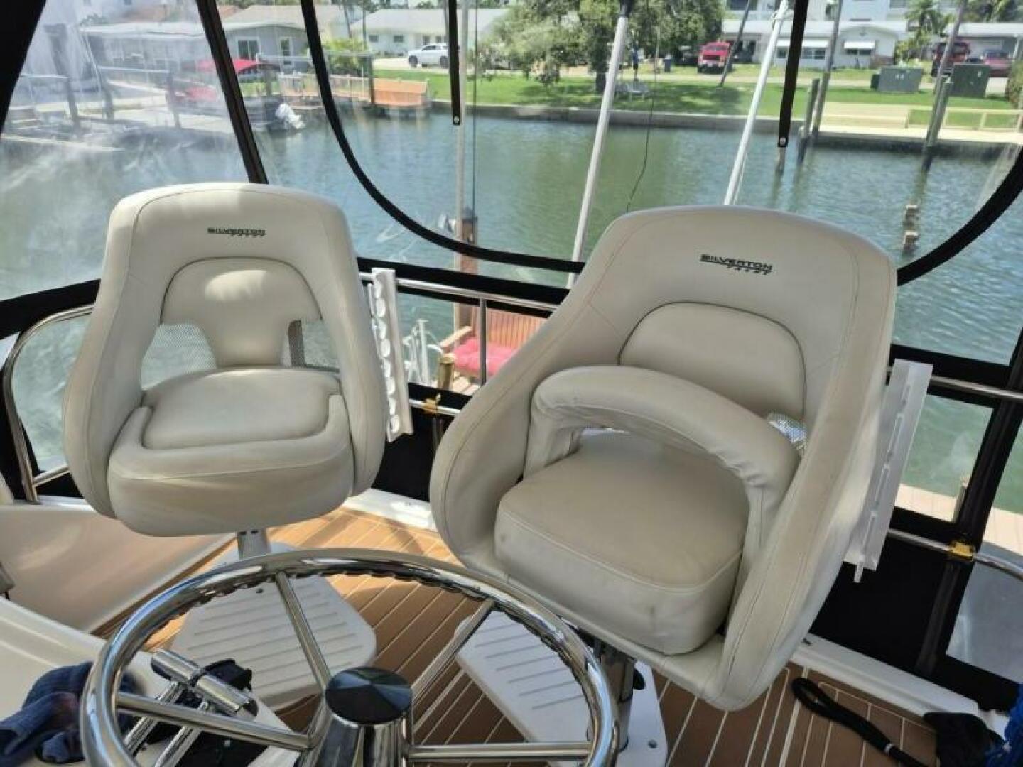2002 Silverton 38 Convertible - Image 15