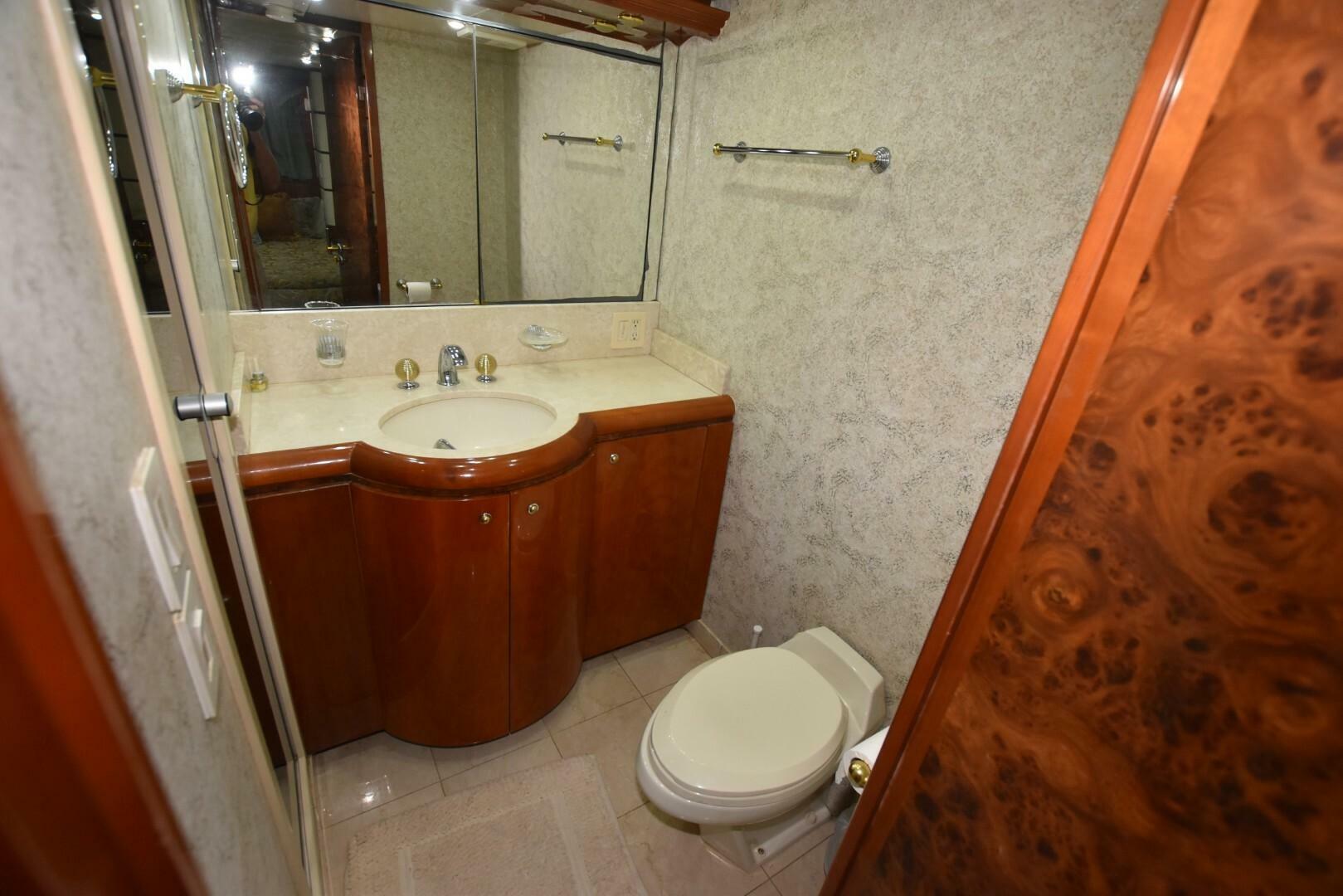 1998 Hatteras 74 Sportdeck - Image 30