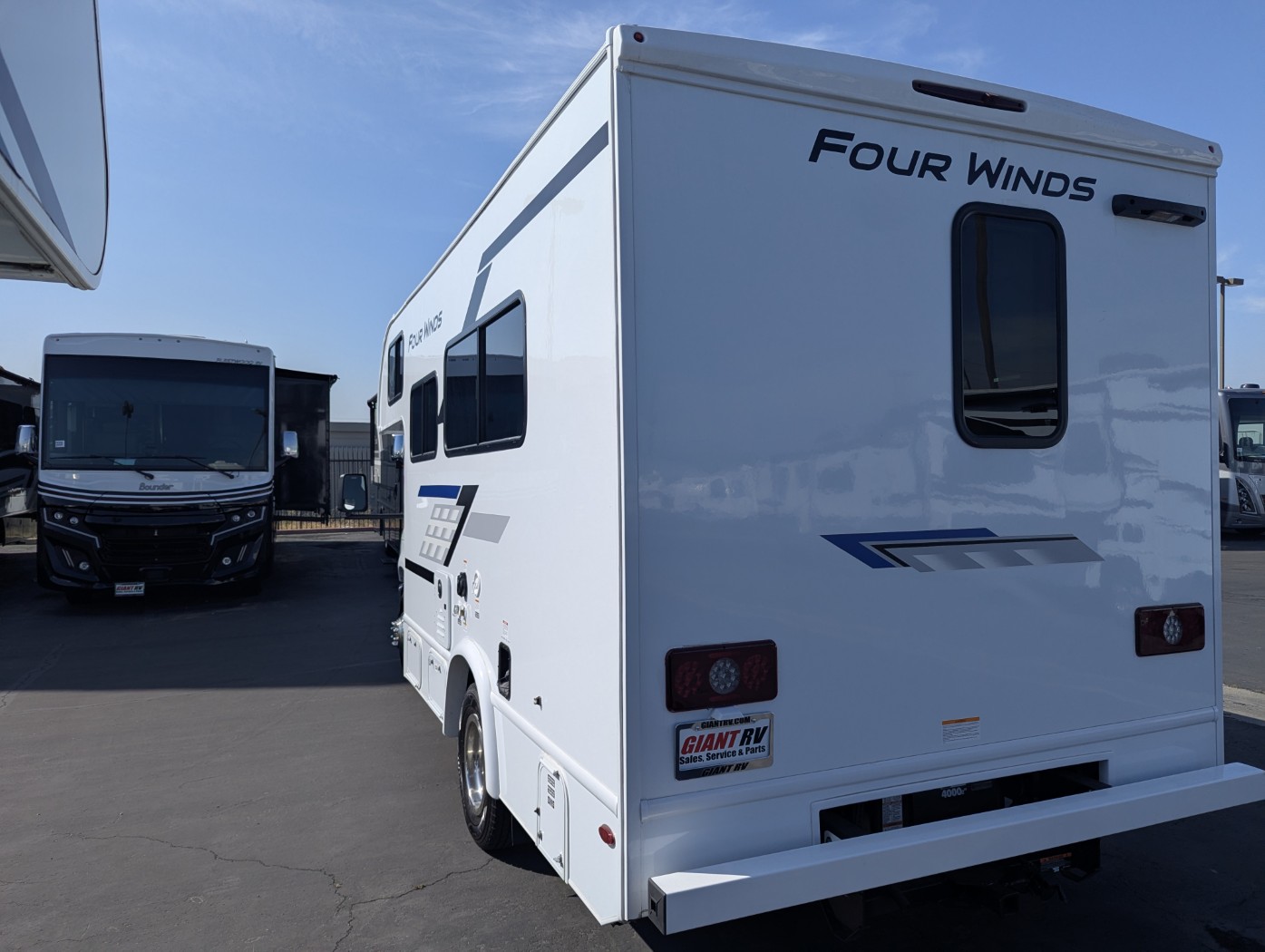 2026 Thor Motor Coach Four Winds 19X - Image 4