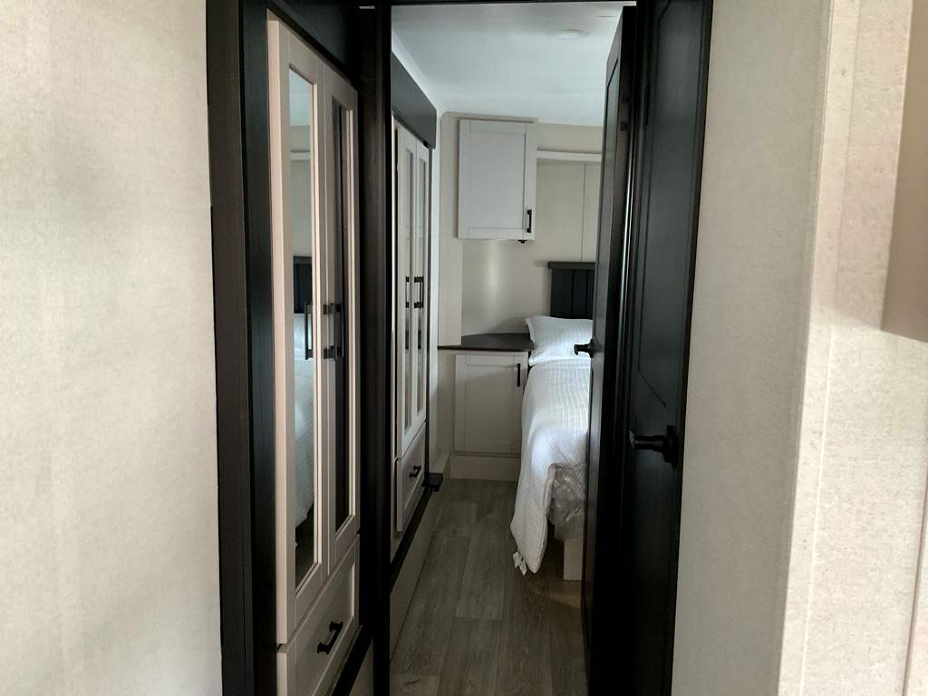 2027 JAYCO SEISMIC 413 - Image 28