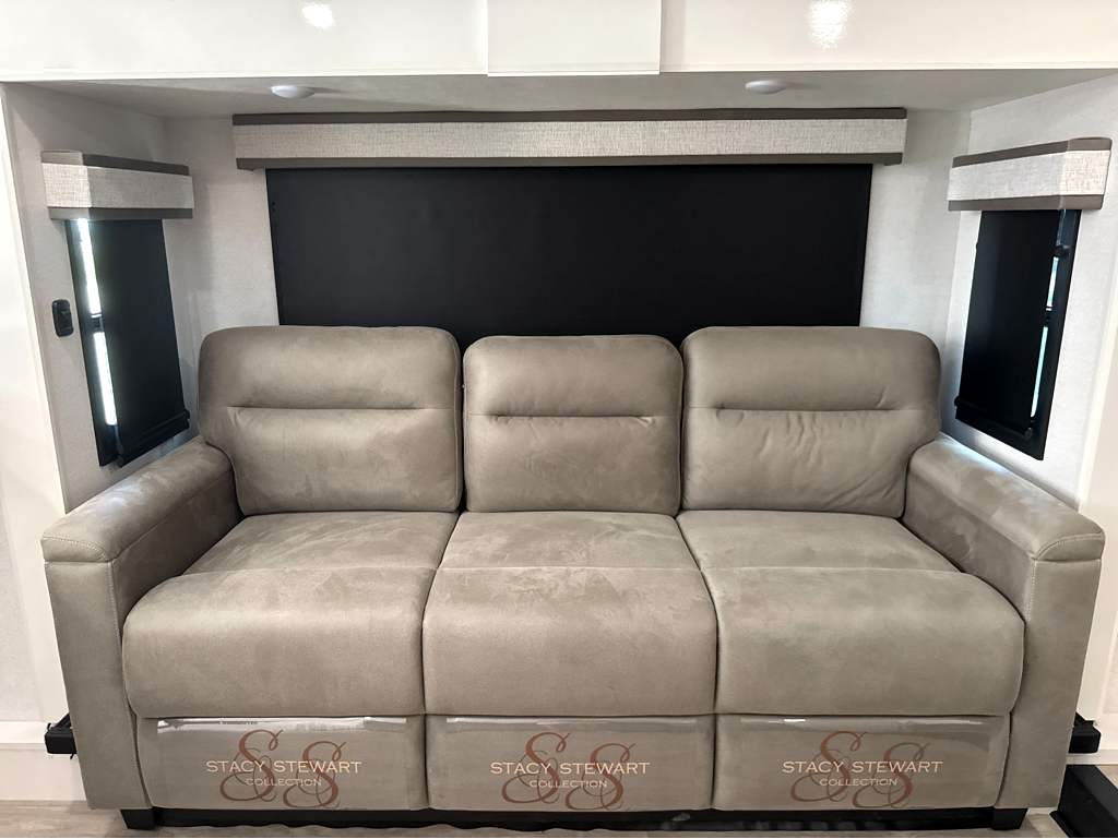 2027 JAYCO PINNACLE 39FLOK - Image 19