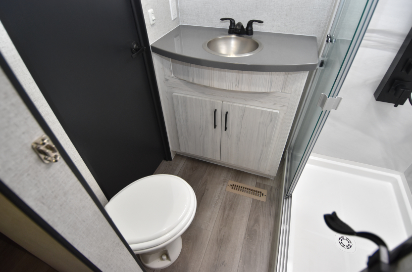 2025 Eclipse Attitude Wide Lite 5th Wheel 39A15G - Image 38