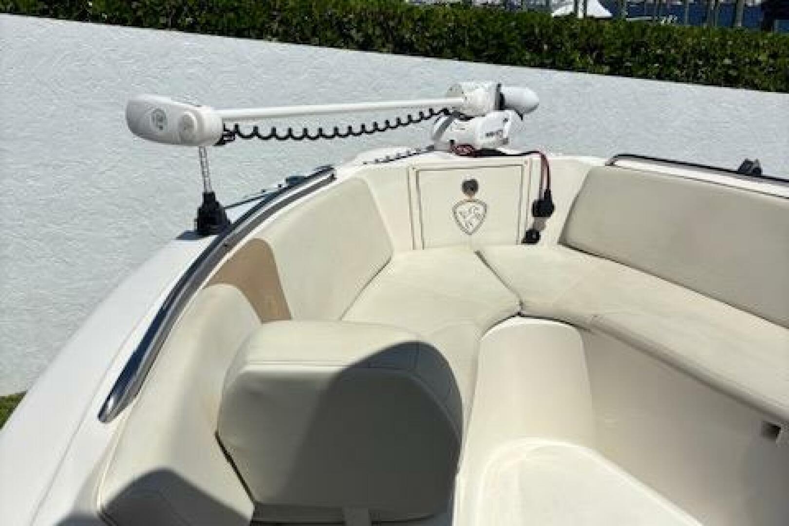 2018 Century 2600 Center Console - Image 33