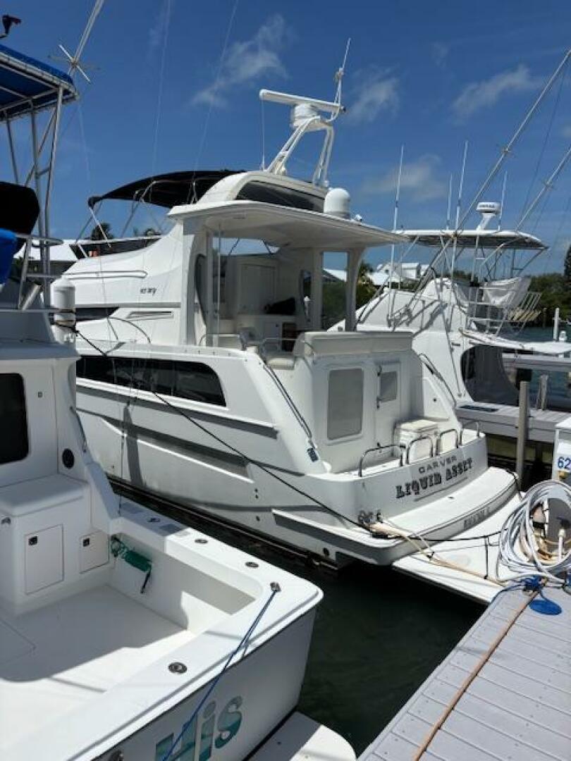 2006 Carver 43 Motor Yacht - Image 9