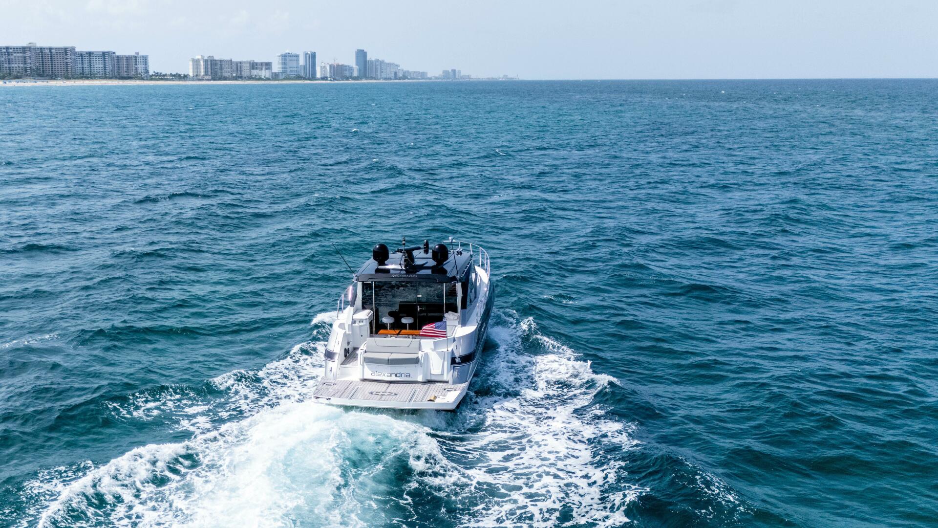 2014 Cruisers Yachts 45 Cantius - Image 5