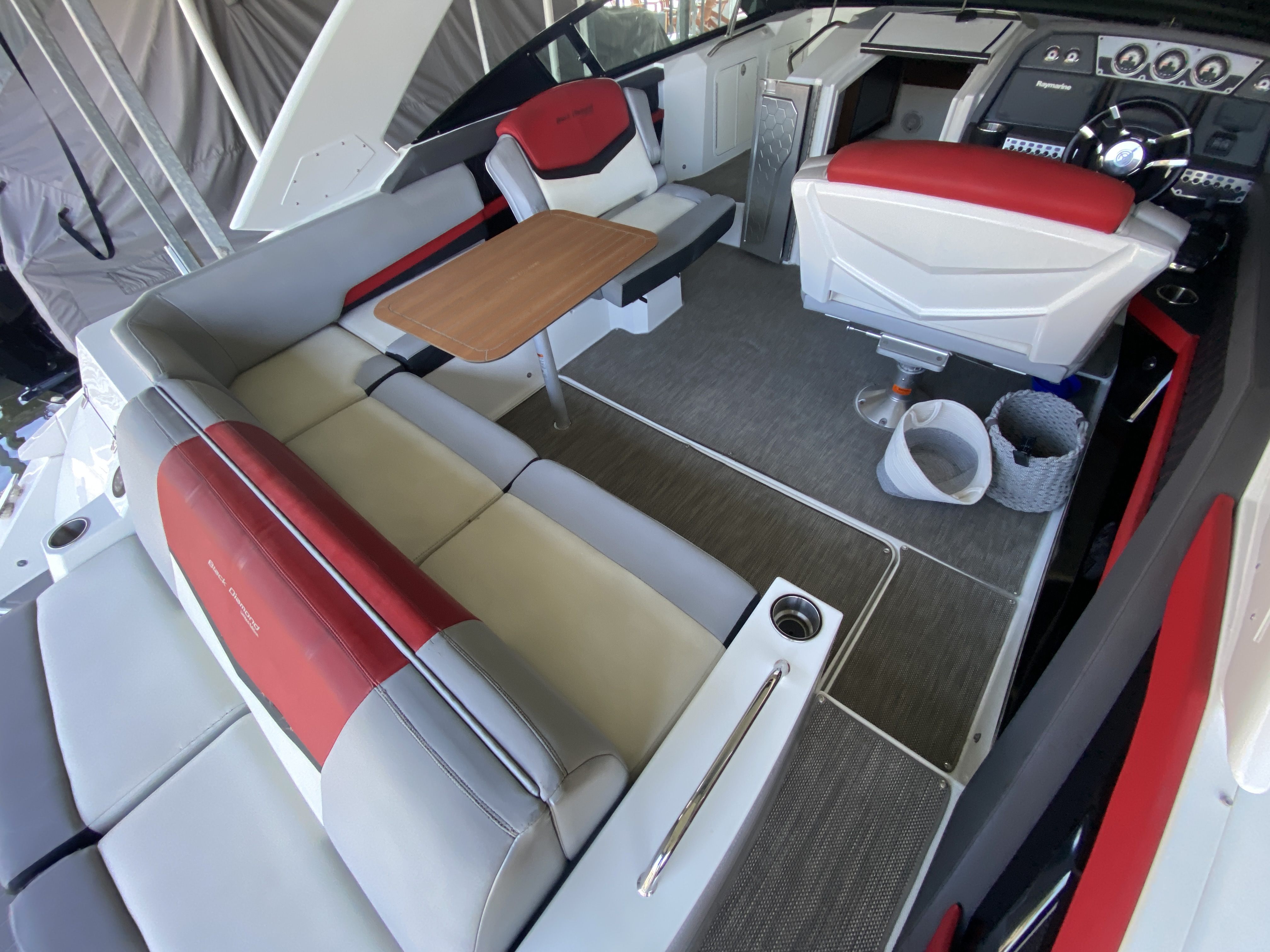 2014 Cruisers Sport Series 328 Black Diamond Edition - Image 15