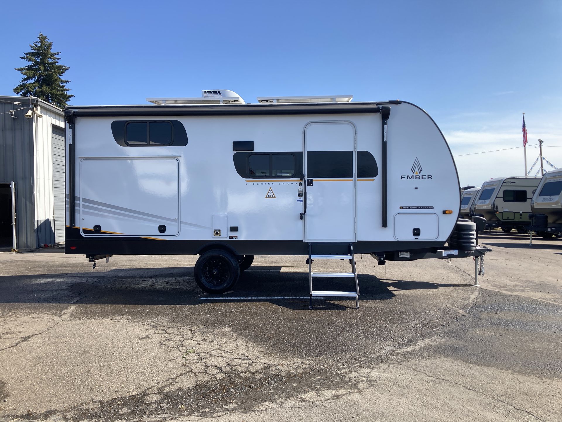 2026 Ember RV E-Series 19ETS - Image 25
