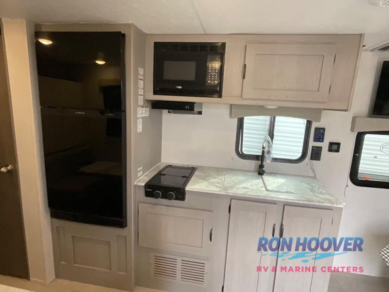 2025 COACHMEN VIKING 25QBH - Image 6