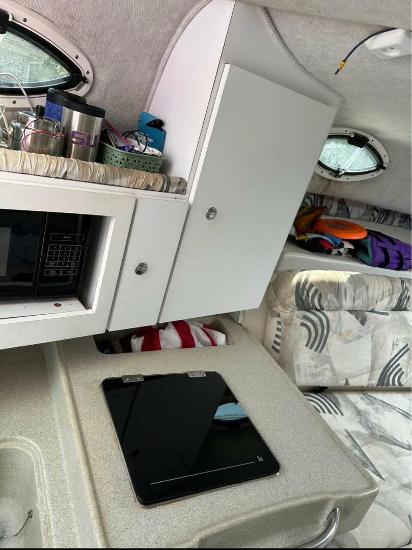 2000 Wellcraft 290 Coastal - Image 3
