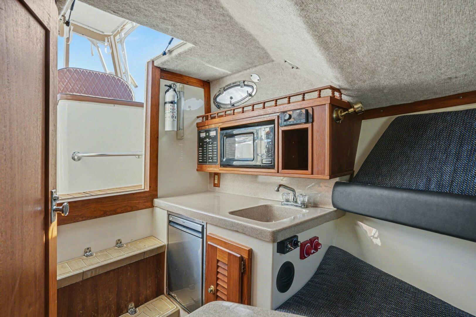 2002 Albemarle 268 Express Fisherman Base - Image 10
