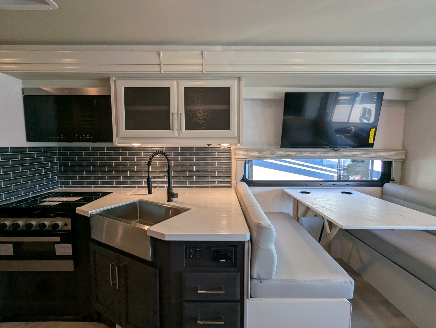 2026 Holiday Rambler Invicta 33HB - Image 17