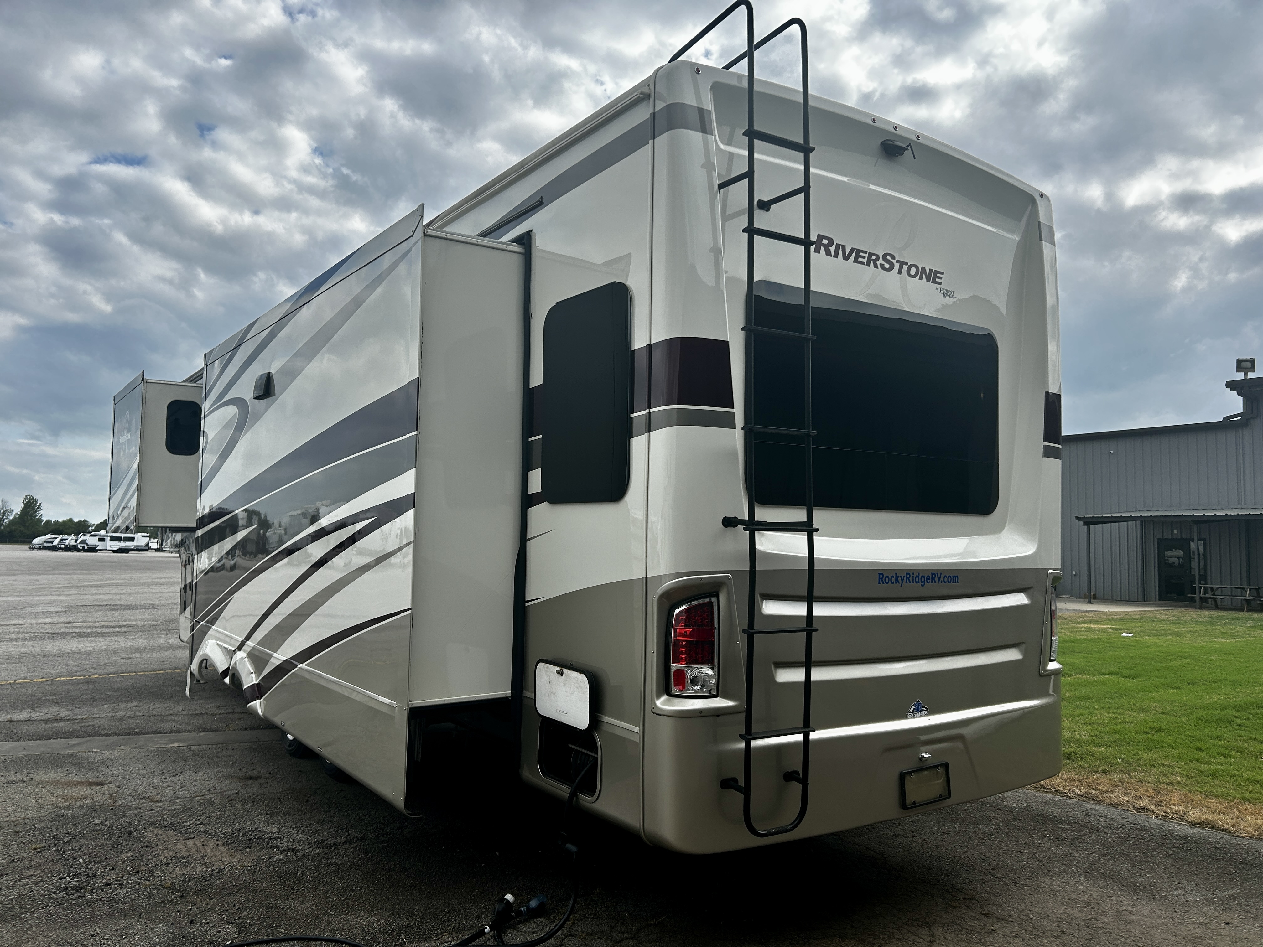 2017 Forest River Riverstone 38TS - Image 6