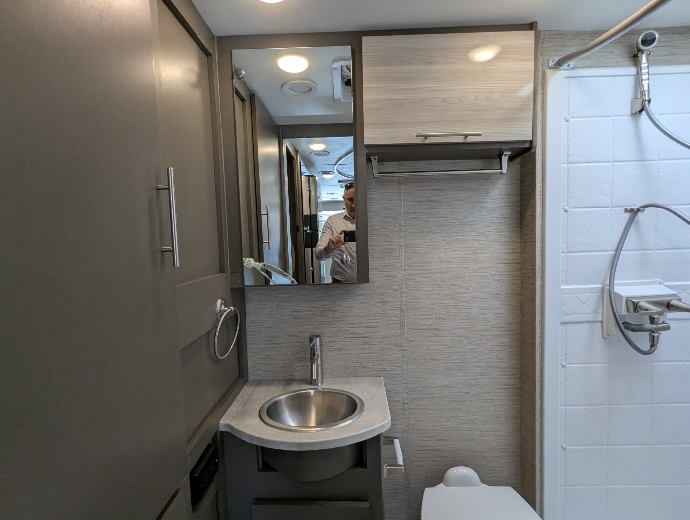 2023 Thor Motor Coach Axis 24.4 - Image 24