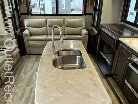 2019 Grand Design Solitude 385GK - Image 9