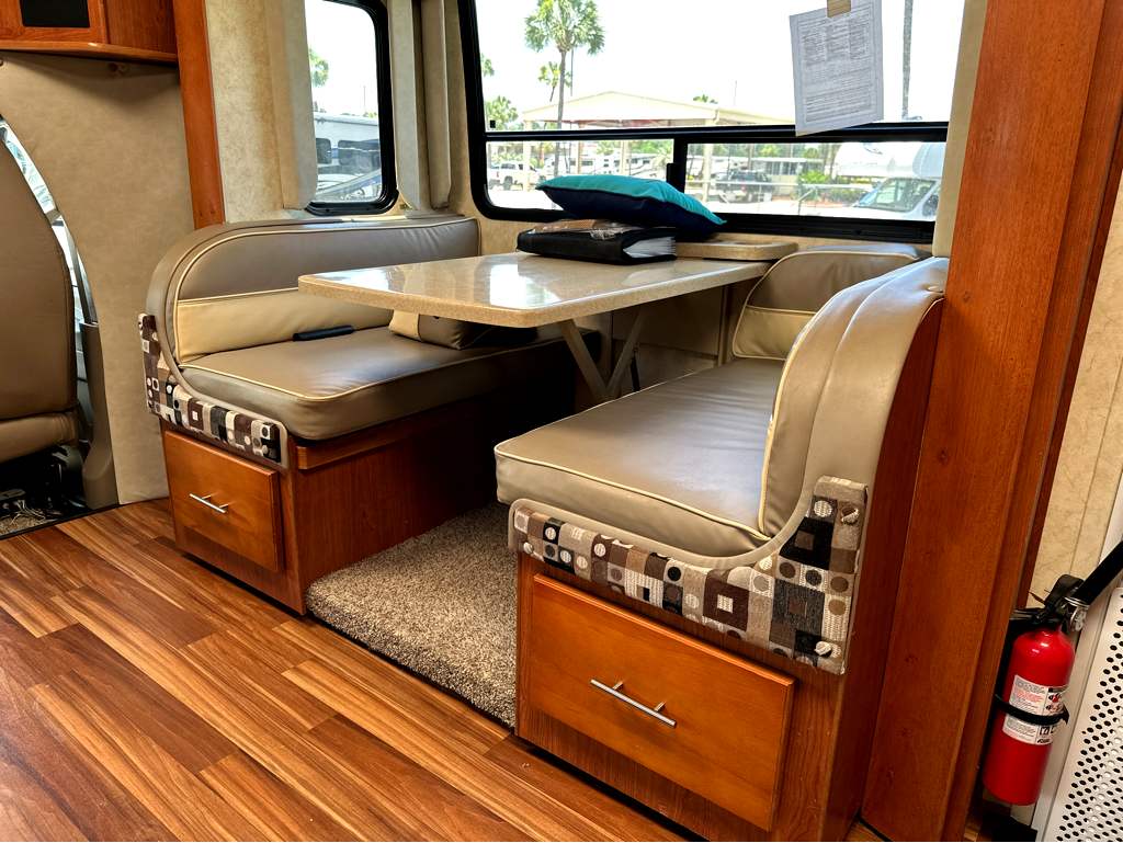 2013 COACHMEN CONCORD 300TS - Image 7