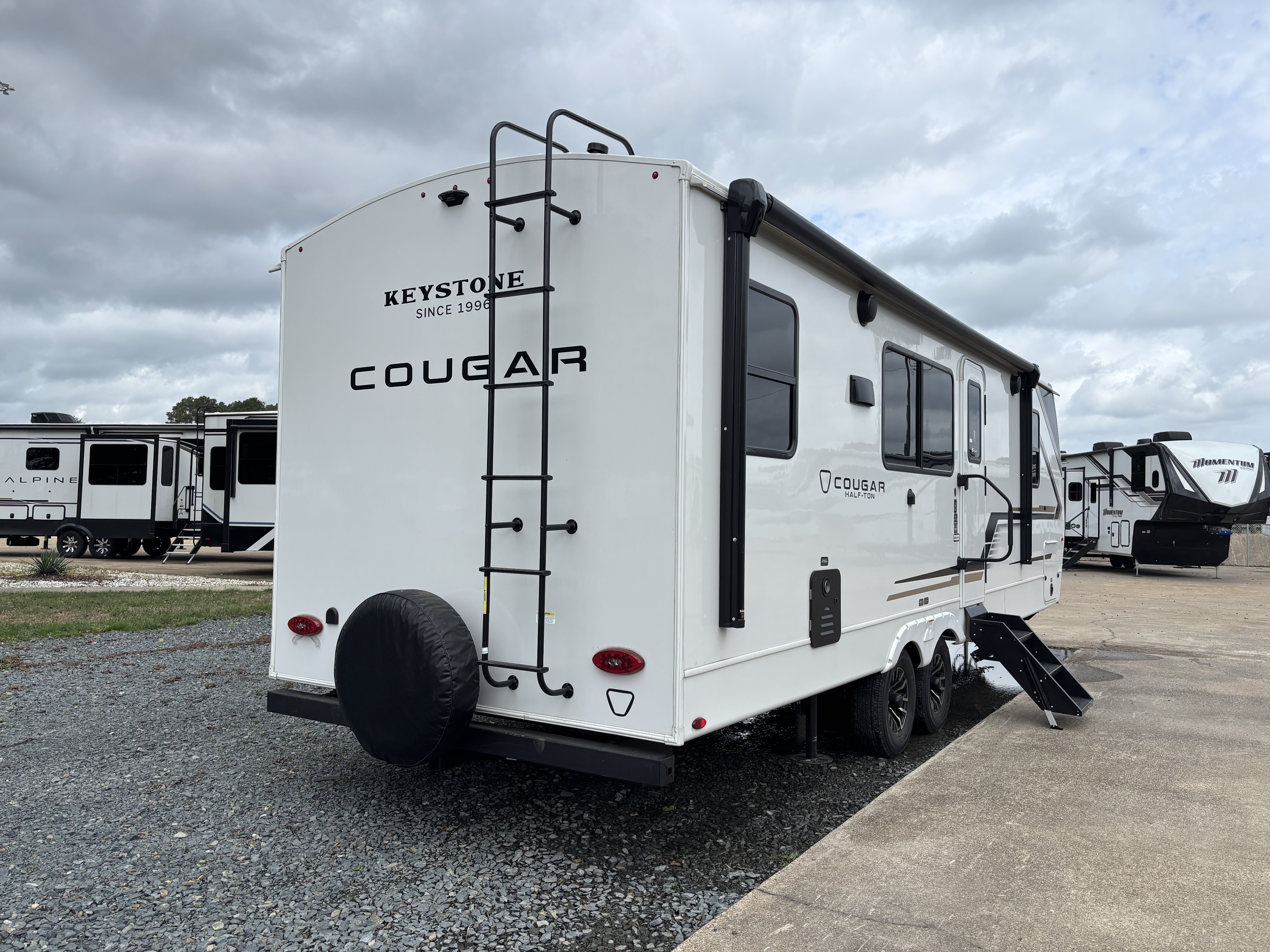 2026 Keystone Cougar Half-Ton 26LBW - Image 9