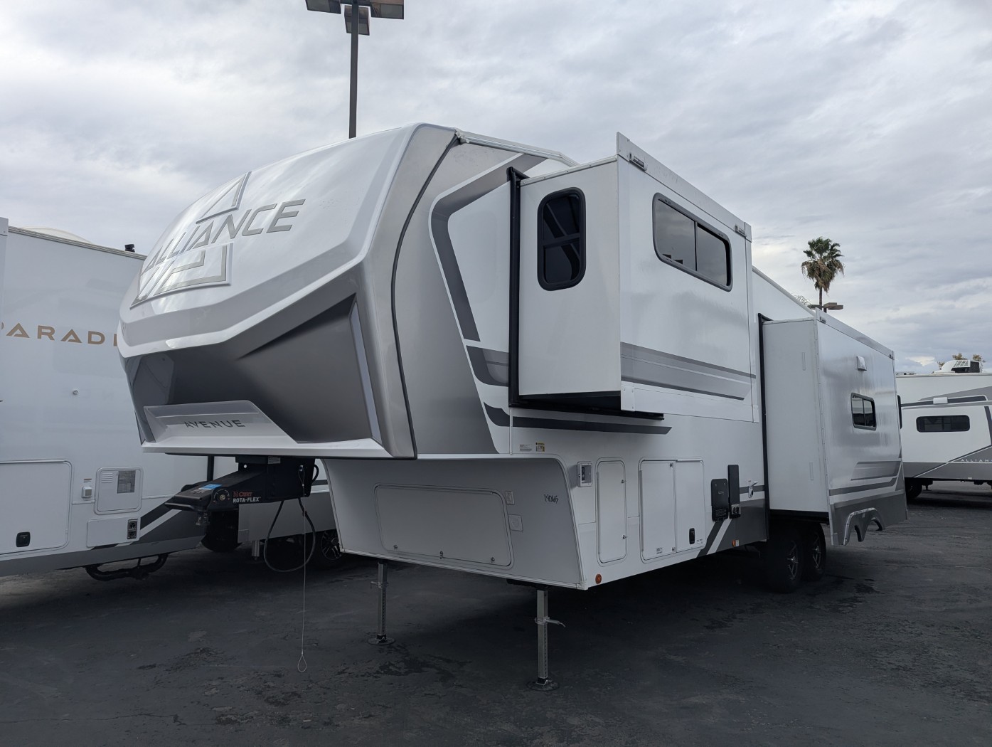 2027 Alliance RV Avenue 32RLS - Image 3