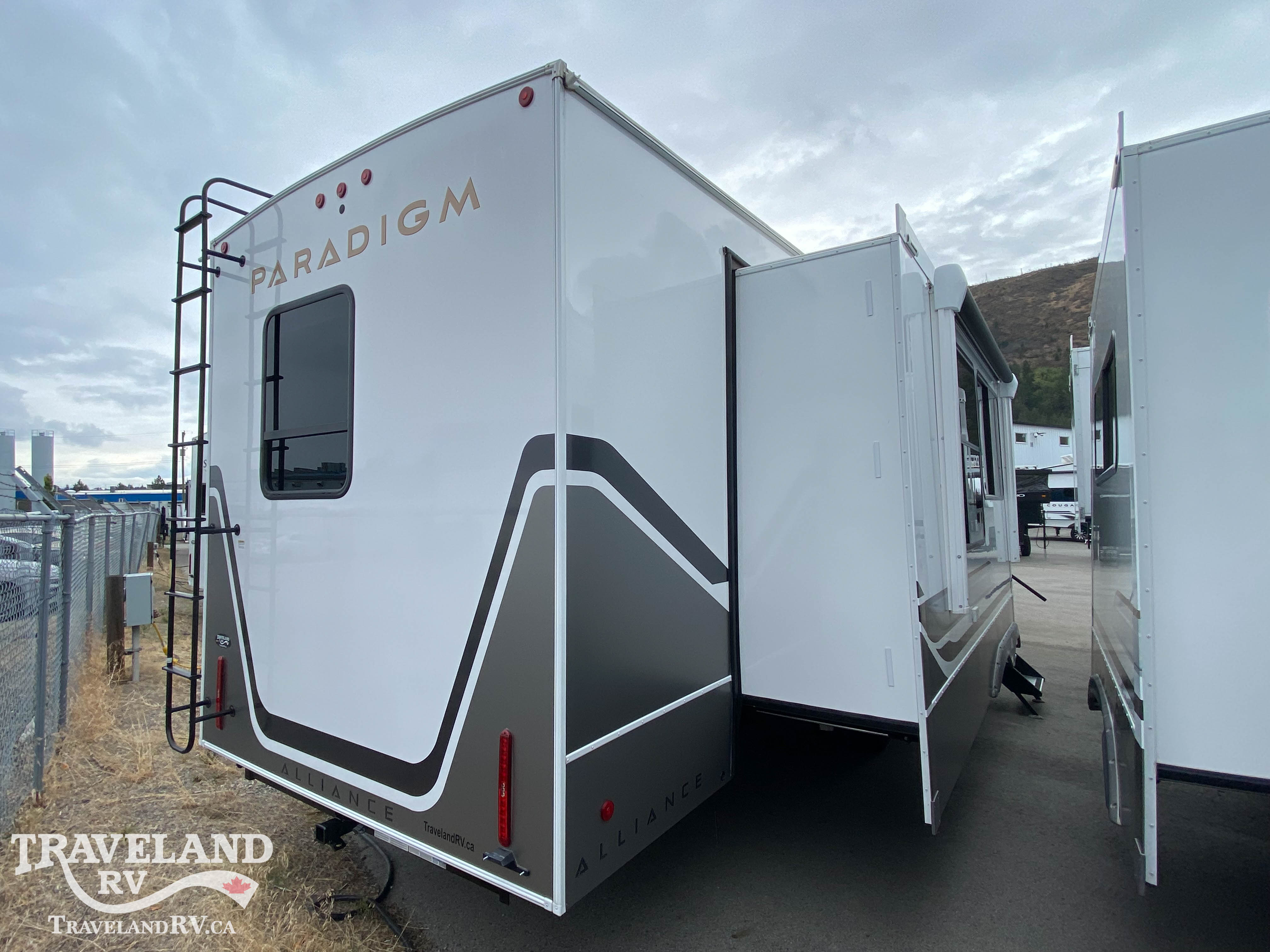 2025 Alliance RV Paradigm 382RK - Image 8