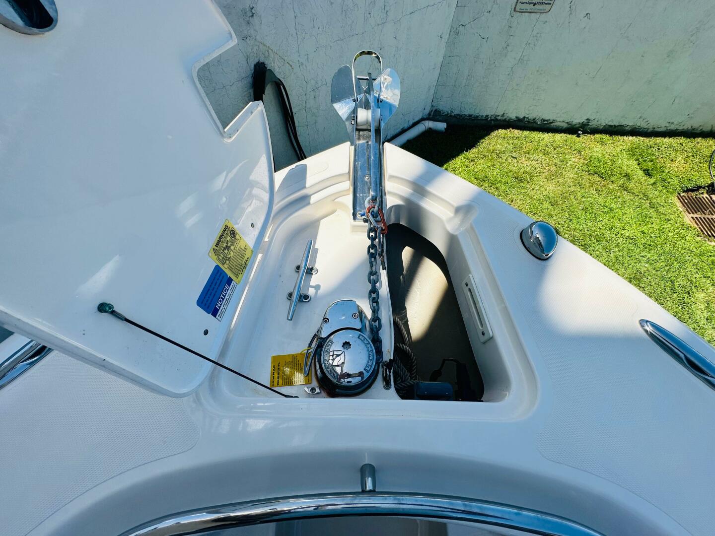 2016 PURSUIT C 238 Center Console Base - Image 19