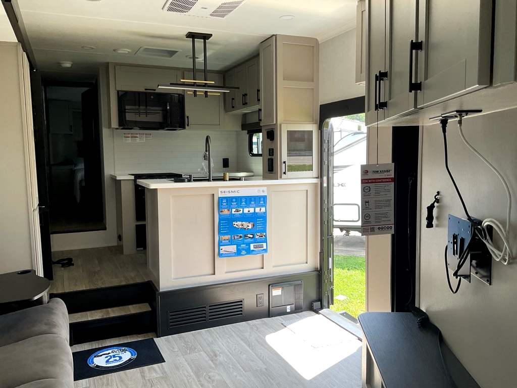 2027 JAYCO SEISMIC 413 - Image 8