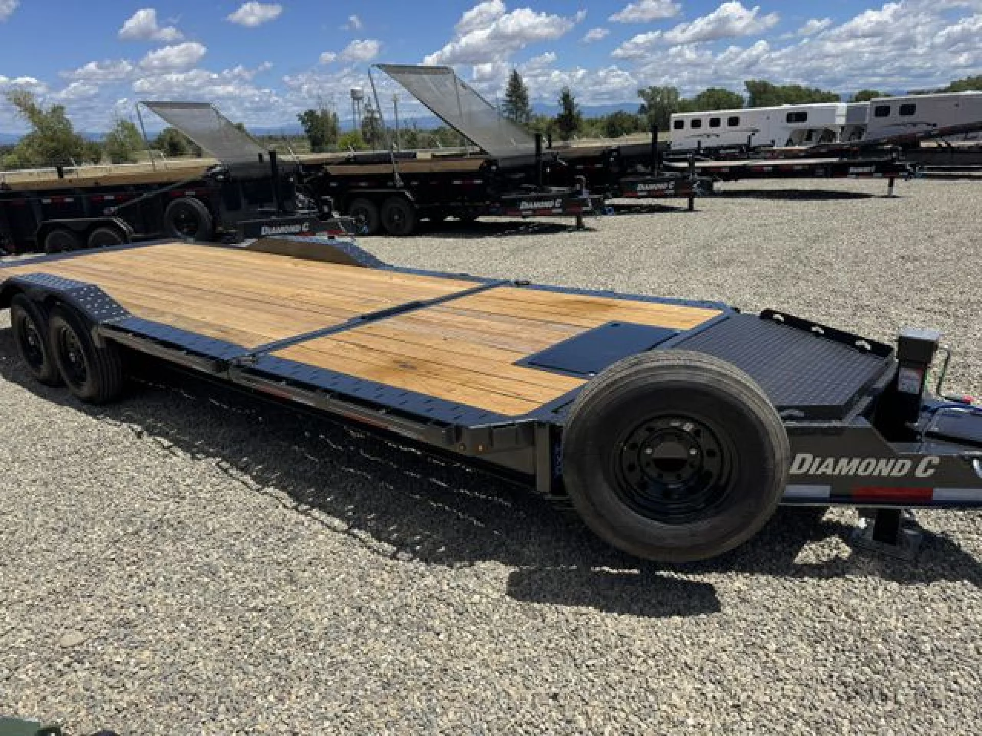 2026 DIAMOND C TRAILERS DIAMOND C HXD 207 L24X102 GVWR 15.5 - Image 2