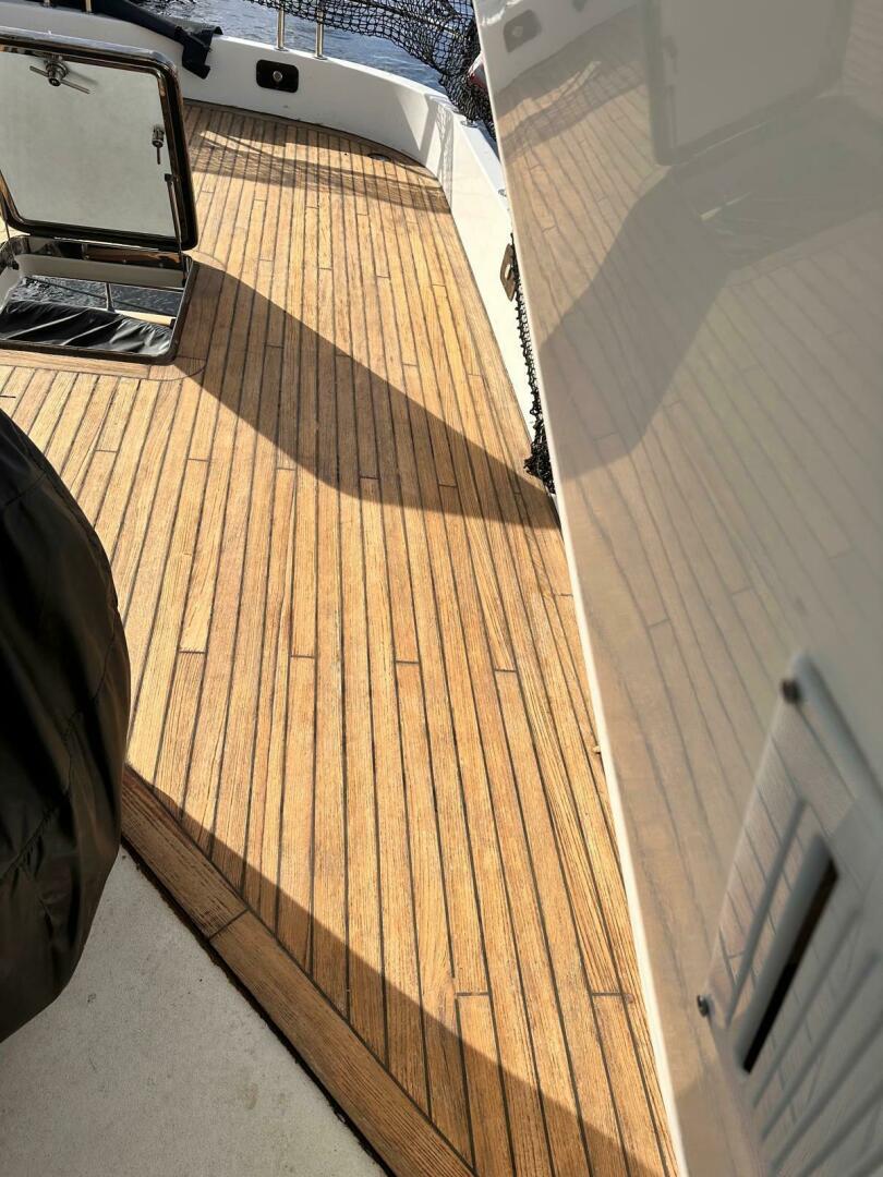1999 Azimut - Image 17