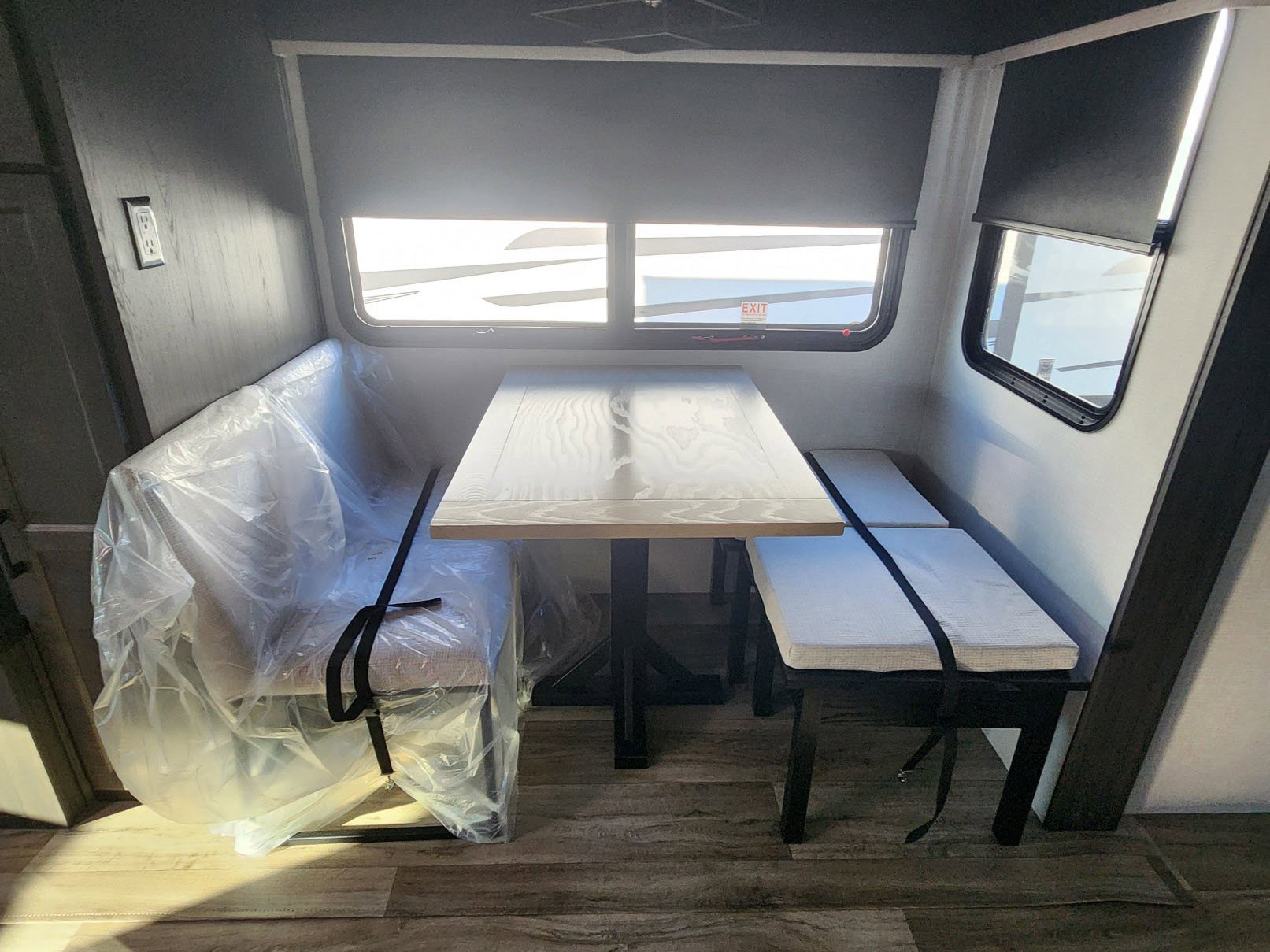 2026 VENTURE RV SPORTTREK 333VMI - Image 13