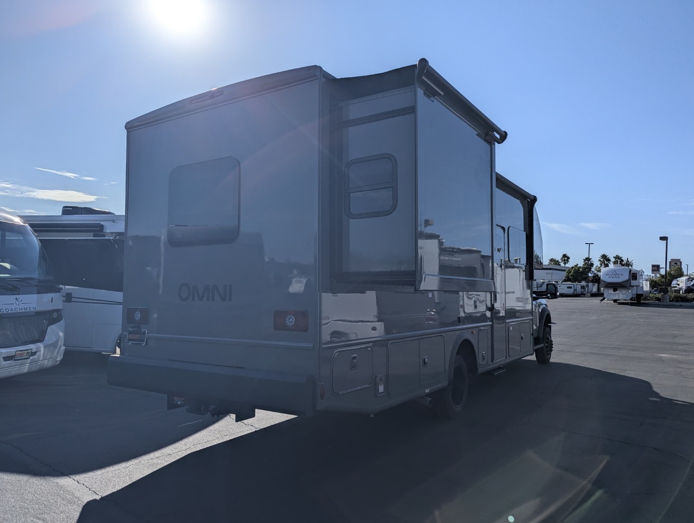 2027 Thor Motor Coach Omni Explorer X32 - Image 10