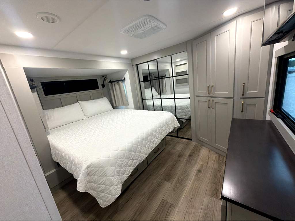 2026 BRINKLEY G 3520 - Image 25