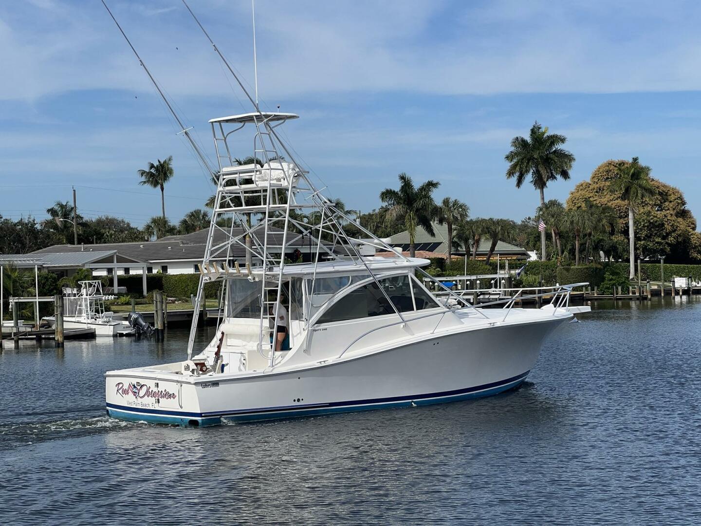 2007 Luhrs 41 Hardtop Express - Image 2