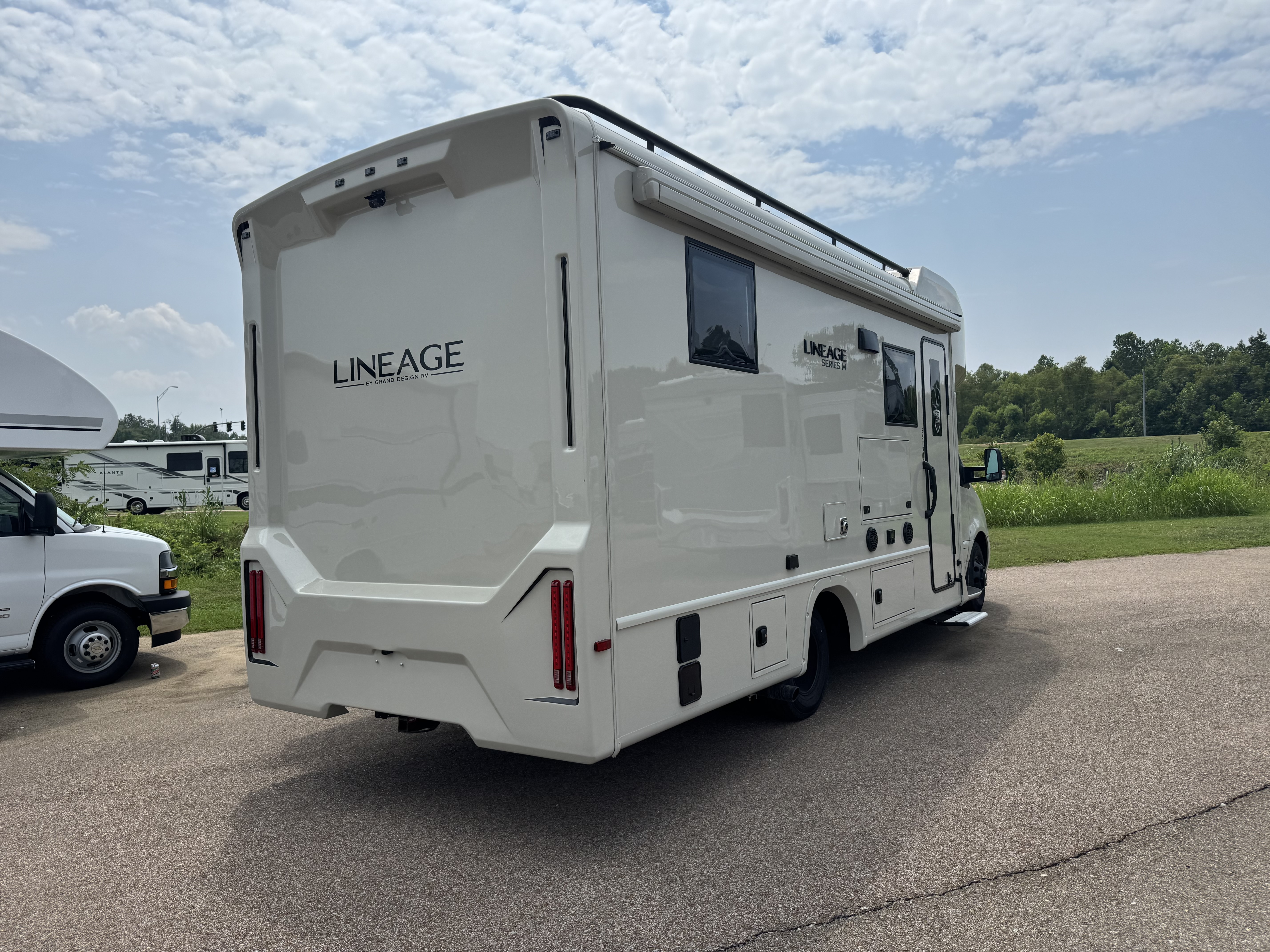2027 Grand Design Lineage Series M 25FW - Image 4