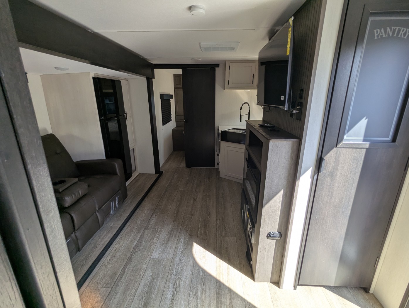 2025 Forest River Cherokee Alpha Wolf 22SW - Image 30