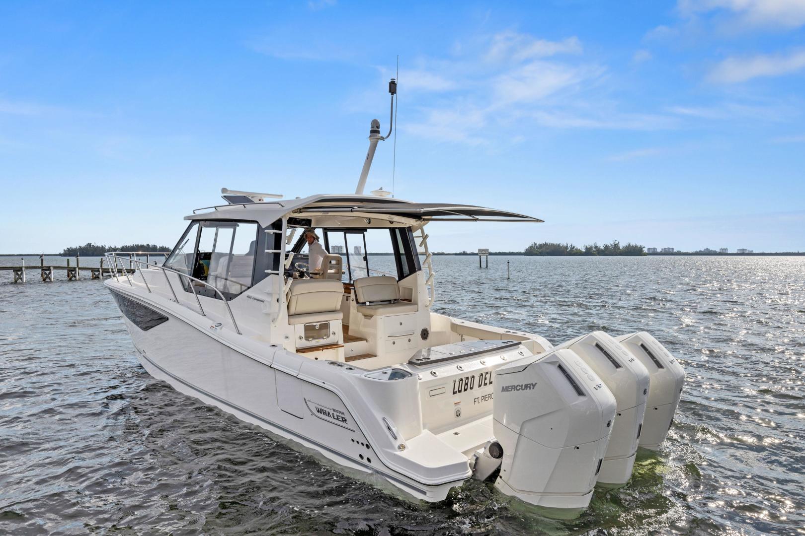 2022 Boston Whaler 405 Conquest - Image 7