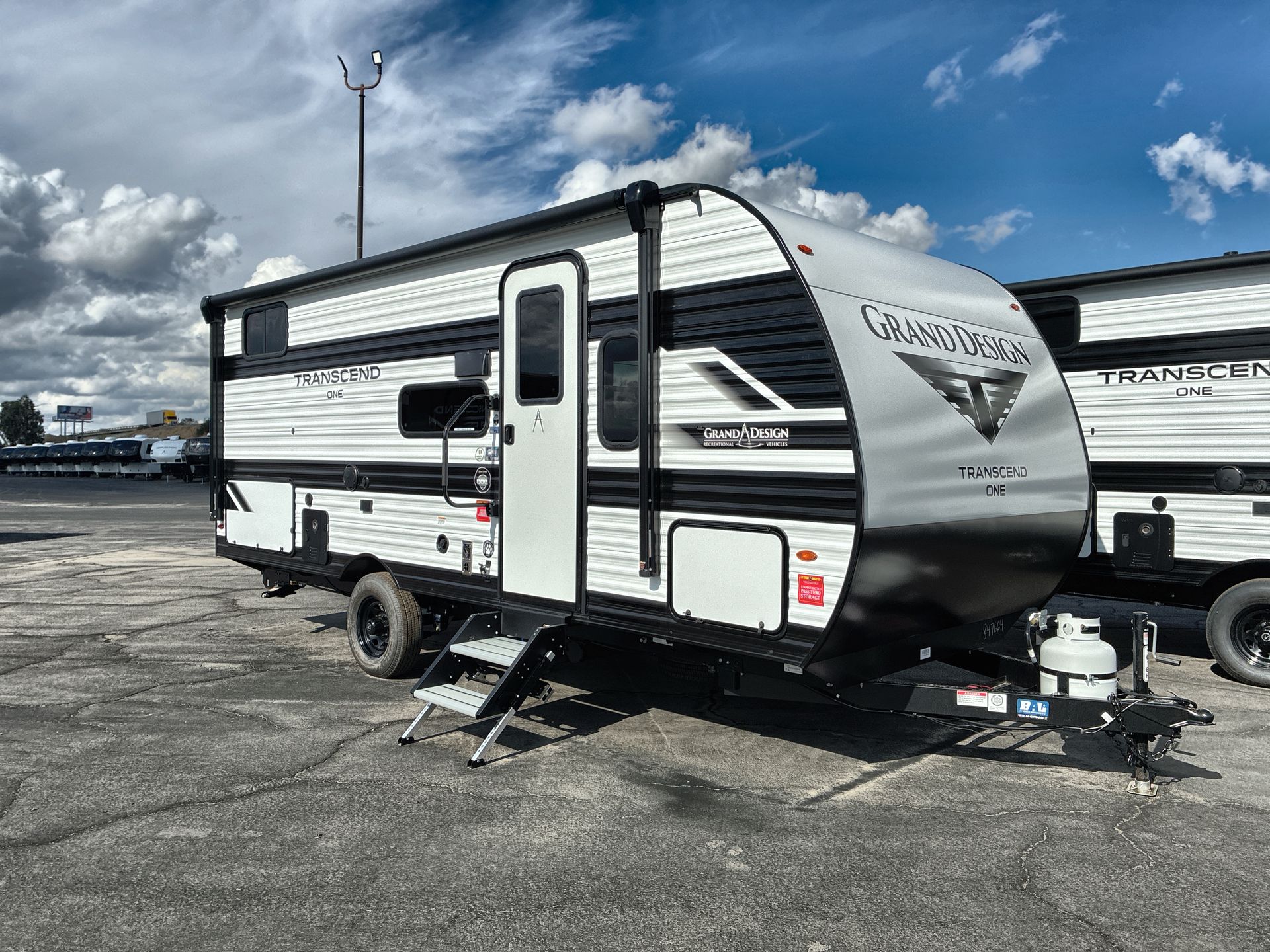 2027 Grand Design Transcend ONE 161BH - Image 3