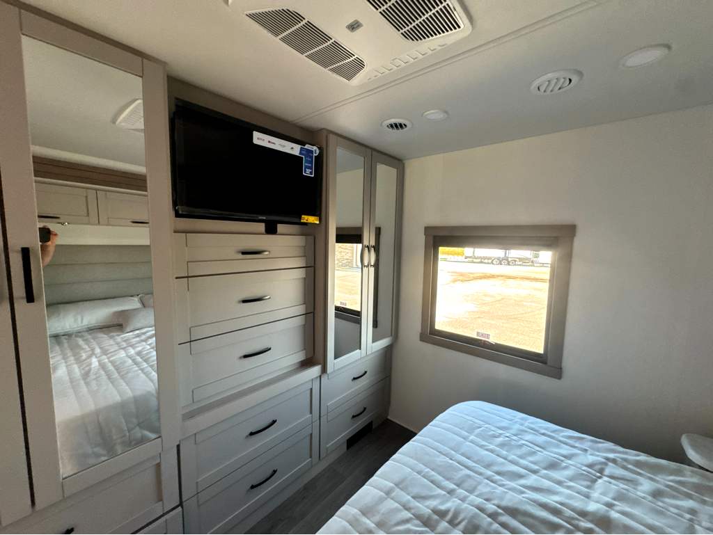 2027 ENTEGRA COACH VISION XL 31UL - Image 20