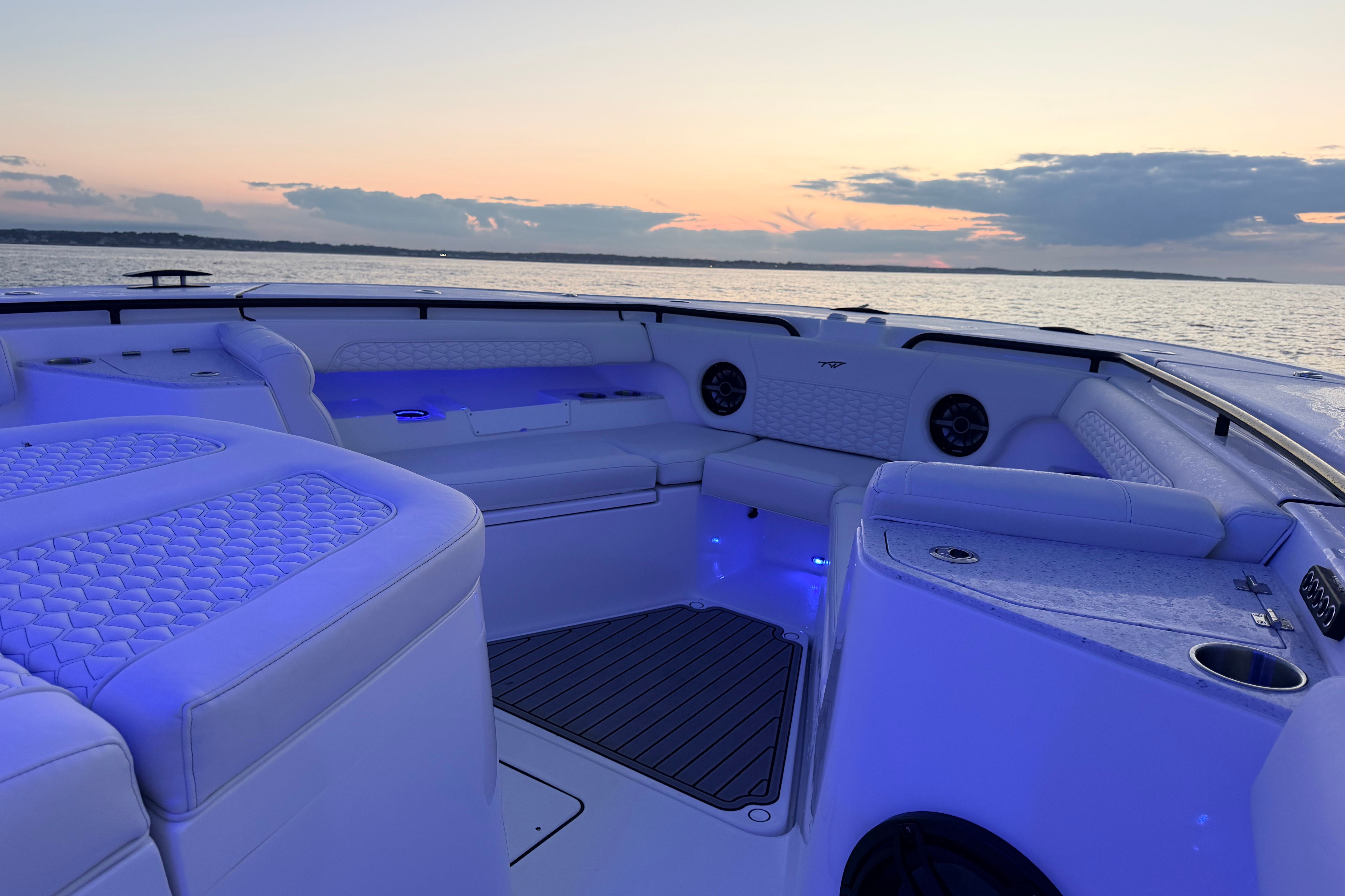 2027 Tidewater 330 CC Adventure - Image 10