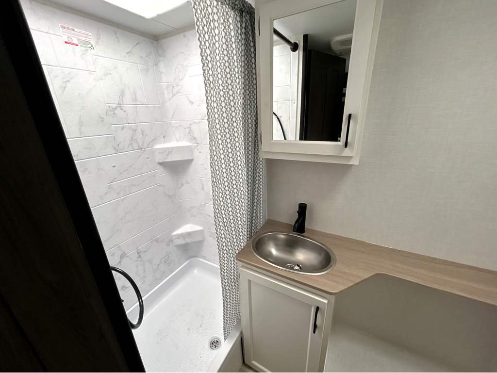 2026 VENTURE RV SPORTTREK STINGER 181VRK - Image 13