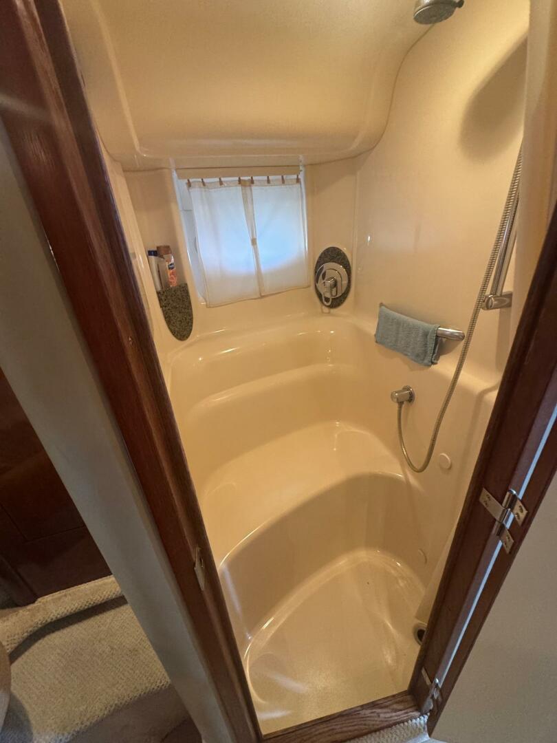 2005 Sea Ray Sundancer - Image 20