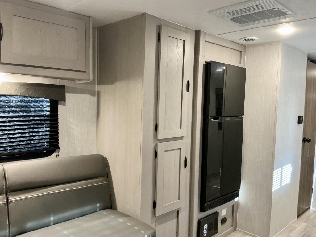 2025 COACHMEN 242MK - Image 10