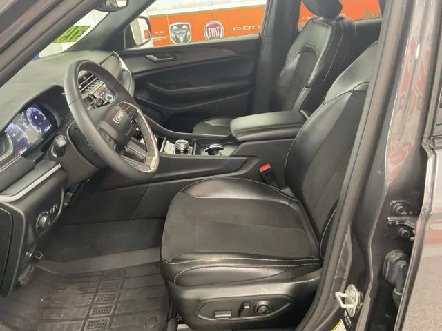 2024 Jeep Grand-Cherokee-L Laredo Altitude 4x4 - Image 12