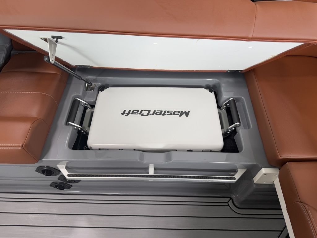 2025 MasterCraft XT22 - Image 53