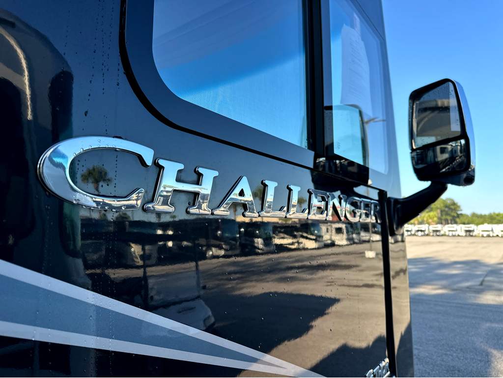 2023 THOR MOTOR COACH CHALLENGER 37DS - Image 9