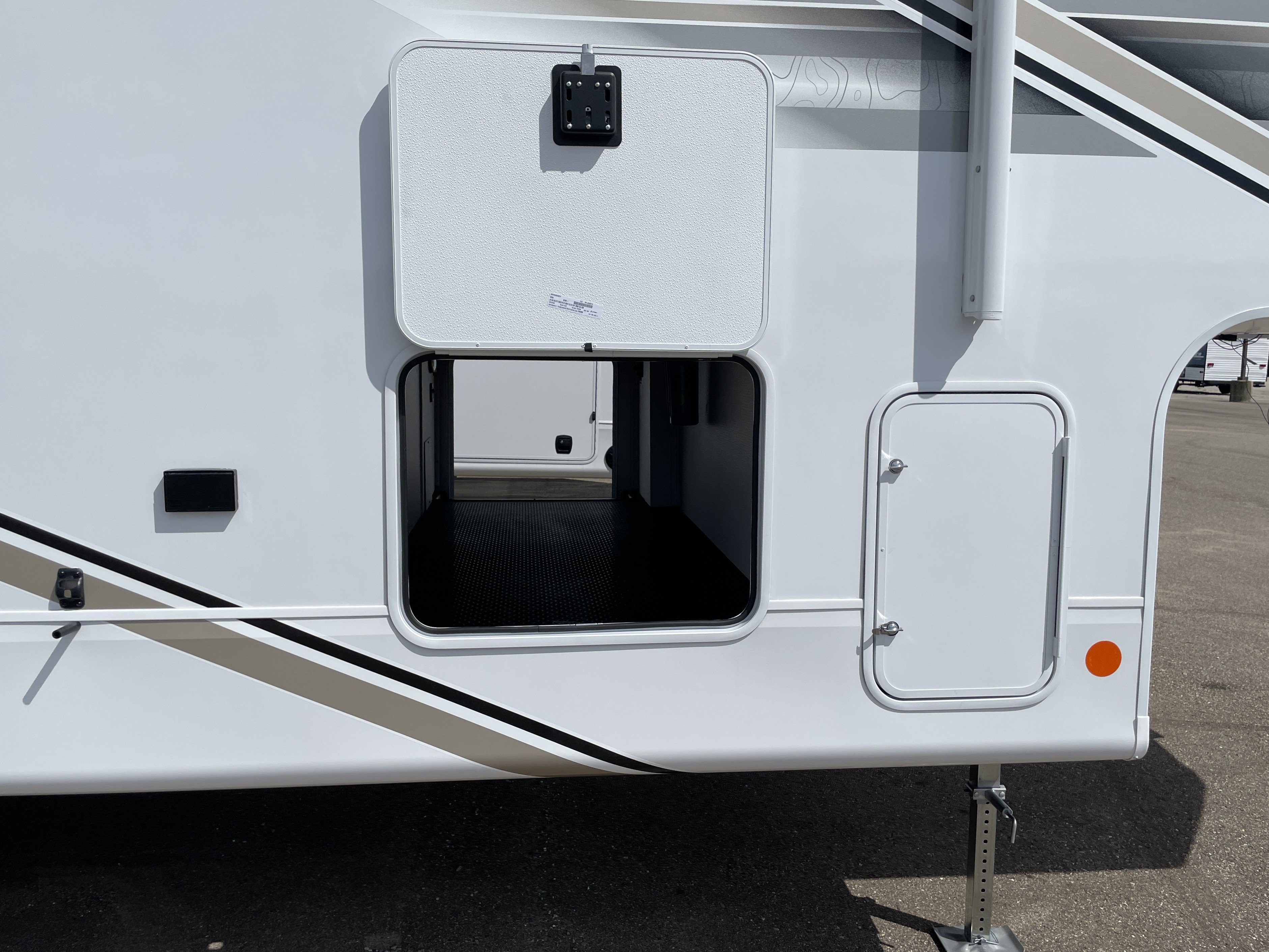 2027 Jayco Eagle SLE 24MLE - Image 2